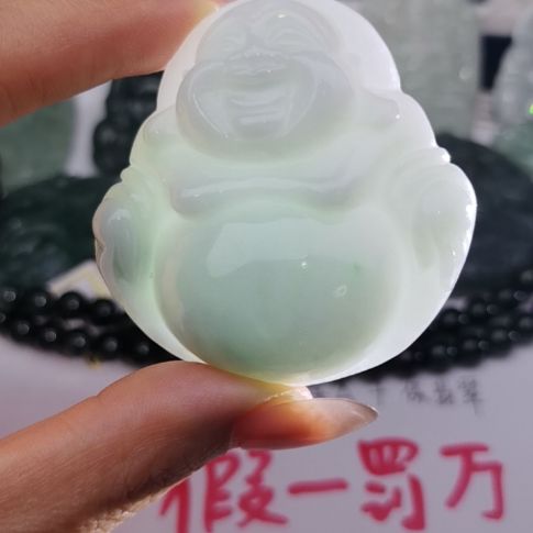 翡翠颈饰未镶嵌天然的A货翡翠