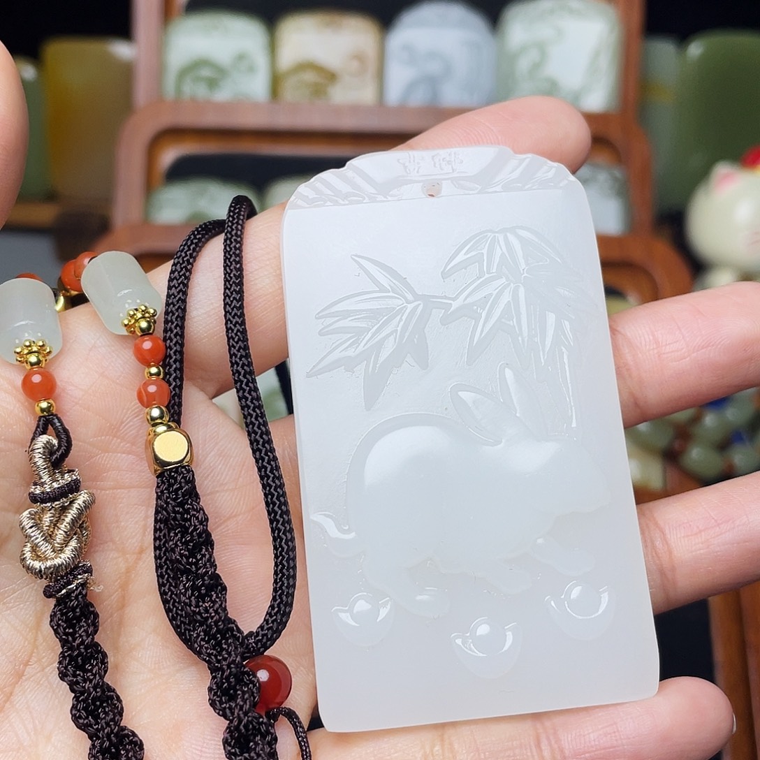 新疆昆仑山脉料生肖兔