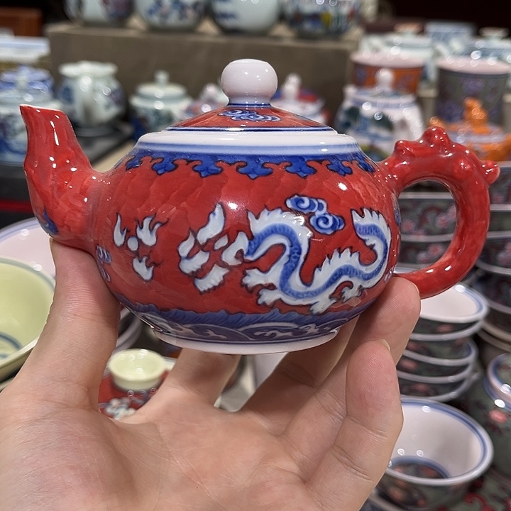 摆件景德镇陶瓷茶壶。红。