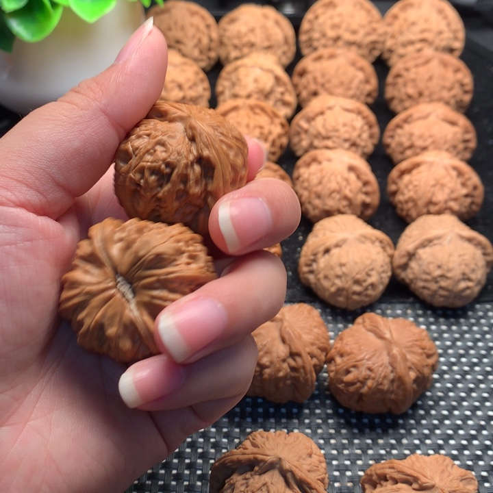 核桃手把件39白狮子