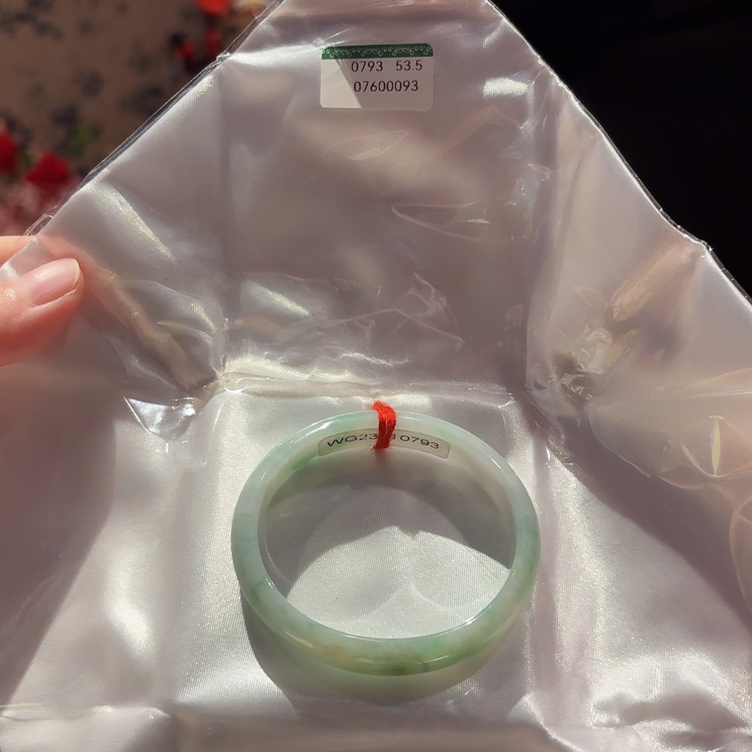 翡翠手镯未镶嵌53.5圈口