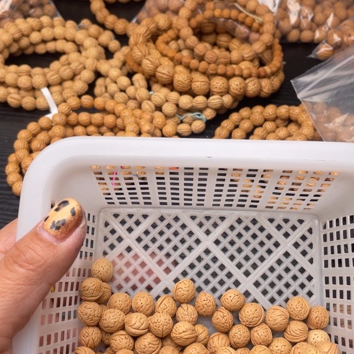 鞠*** 散发小桃核150元优惠活动