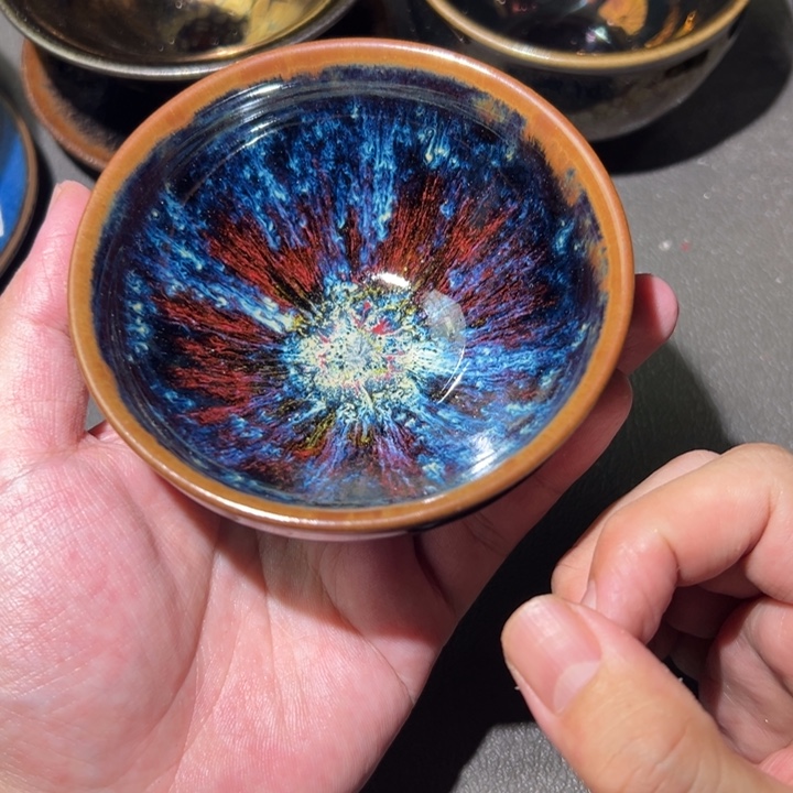 茶盏我在开会没时间出去
