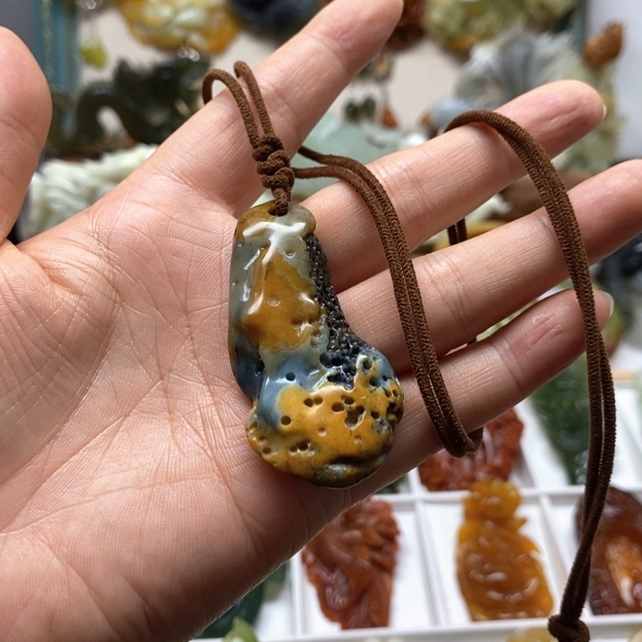 未镶嵌蛇纹石玉颈饰