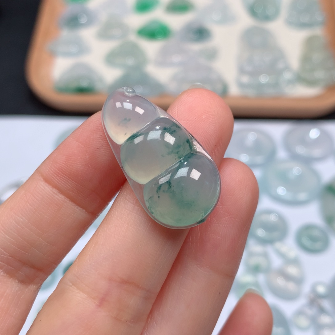 翡翠颈饰未镶嵌冰种飘花福豆