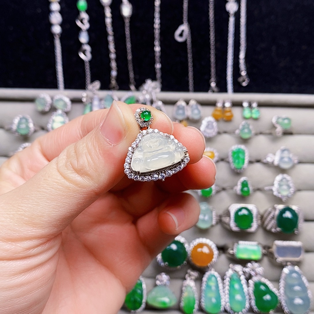 翡翠银S925镶嵌颈饰佛公