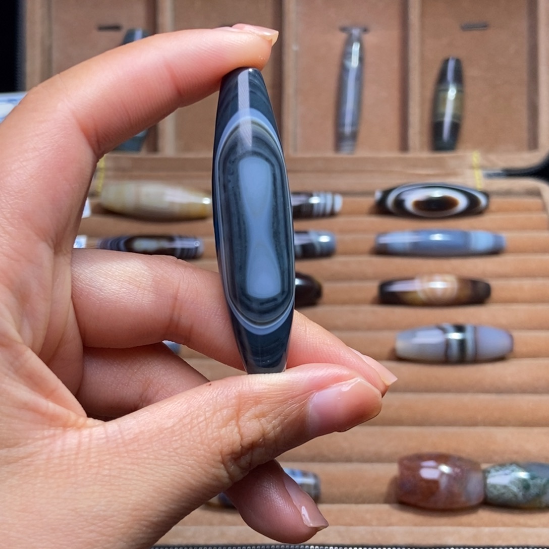 麦***僧玛瑙/玉髓未镶嵌颈饰