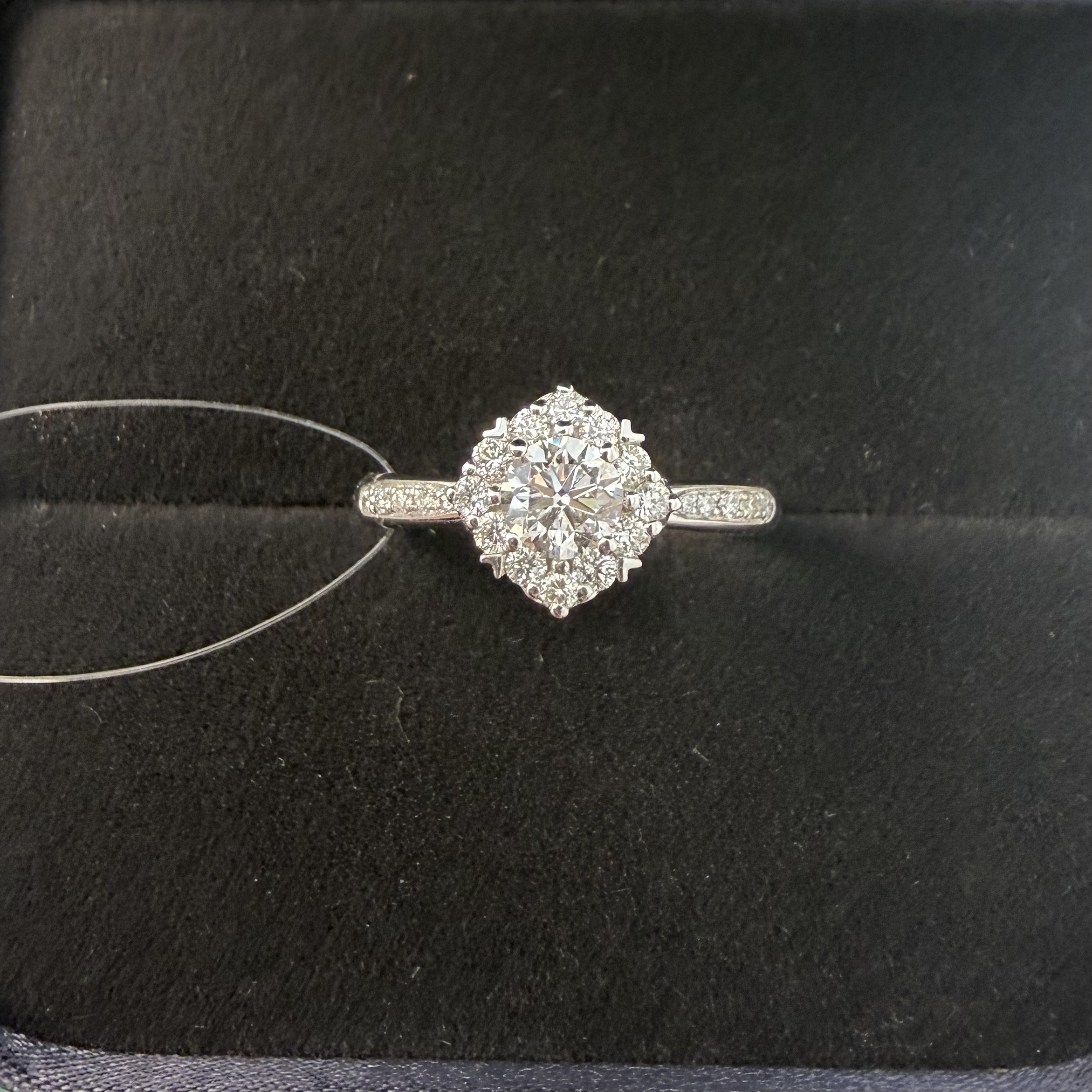 18k金32分H VS13#灿若星辰天然钻石戒指