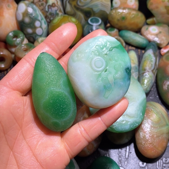 石英质玉颈饰未镶嵌用****2