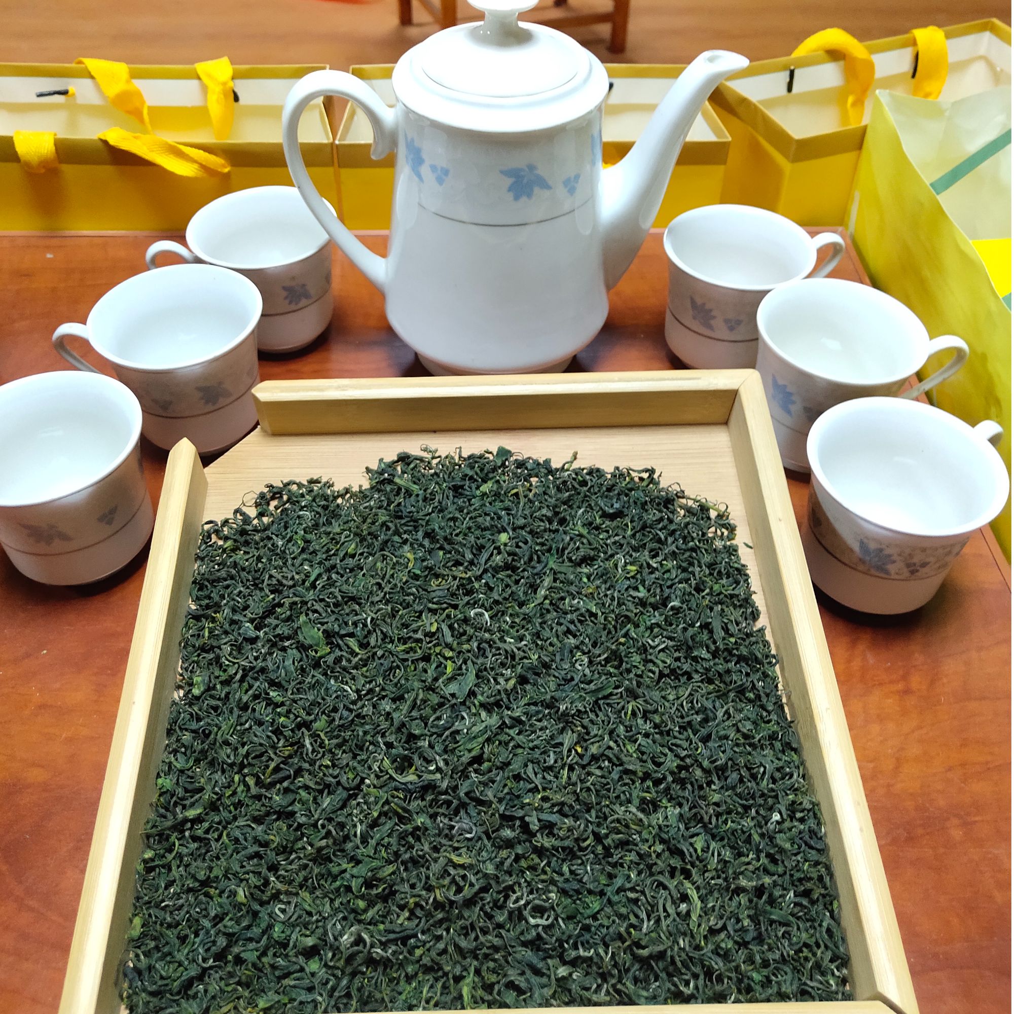 高山云雾炒青绿茶浓香型办公室口粮茶（带一壶六杯）
