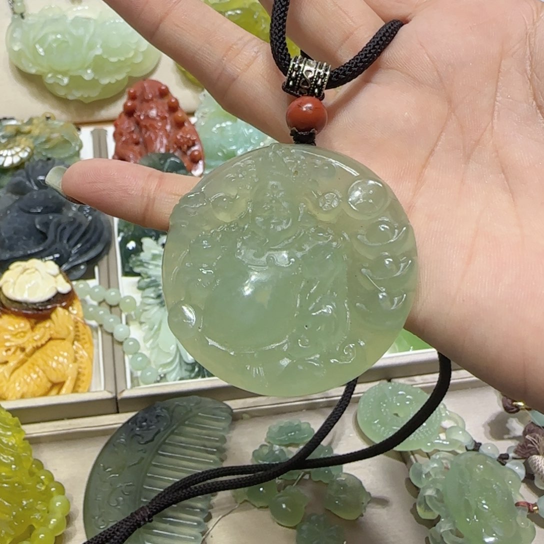 未镶嵌蛇纹石玉吊坠