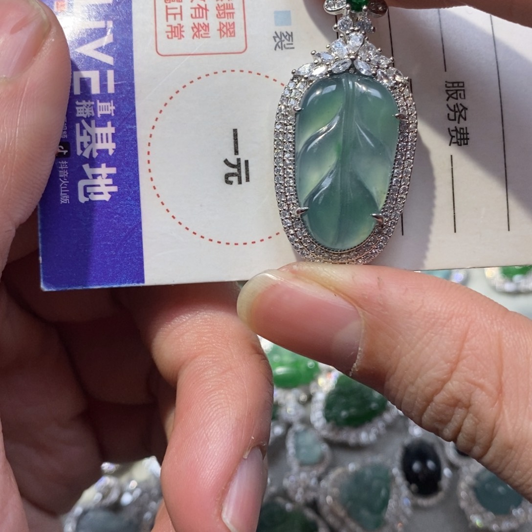 翡翠颈饰未镶嵌翡翠