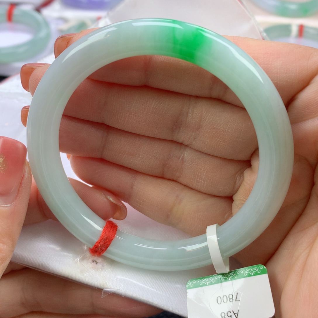 翡翠手镯未镶嵌58圈