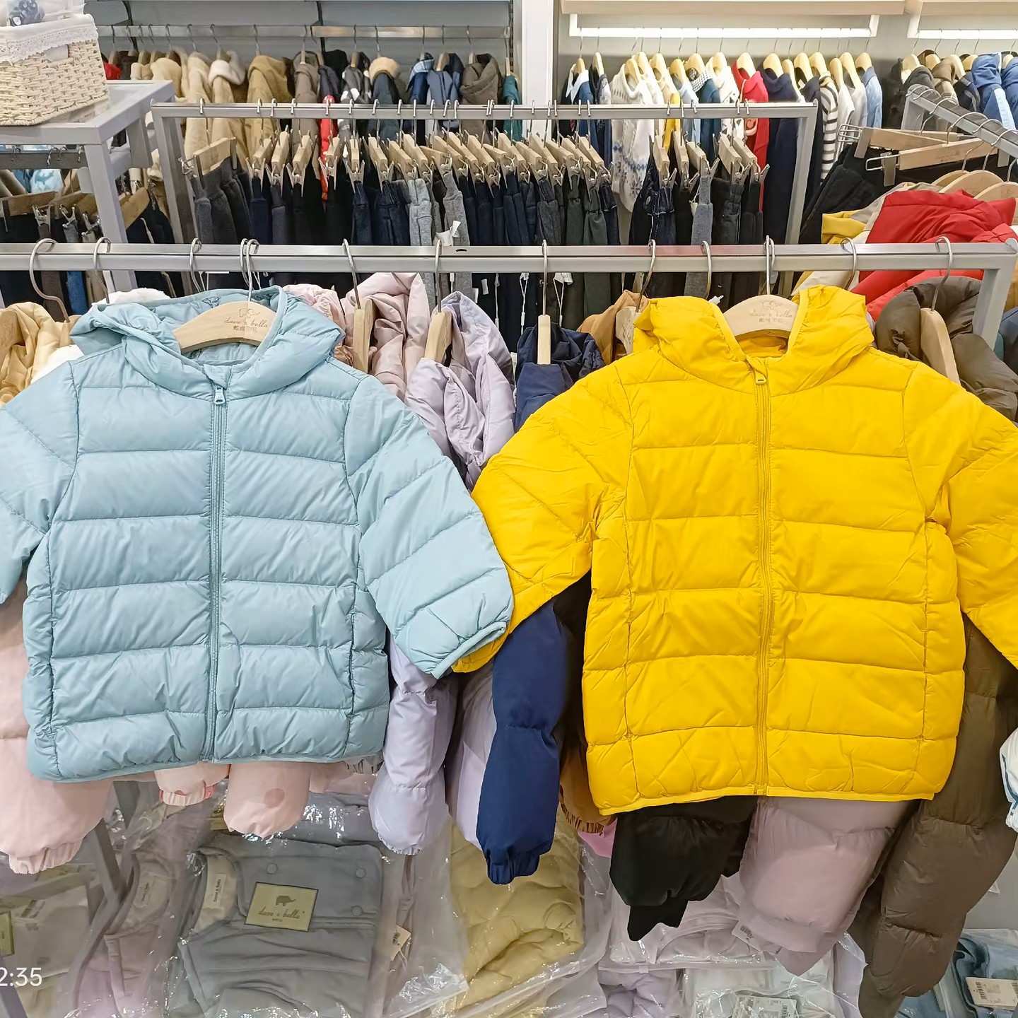 秋冬新款白鸭绒轻薄短款连帽超轻柔软男女童外套