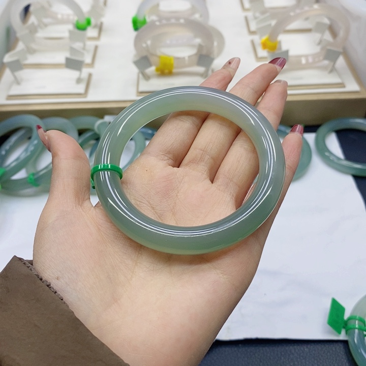 玛瑙/玉髓手镯未镶嵌56.57圈口