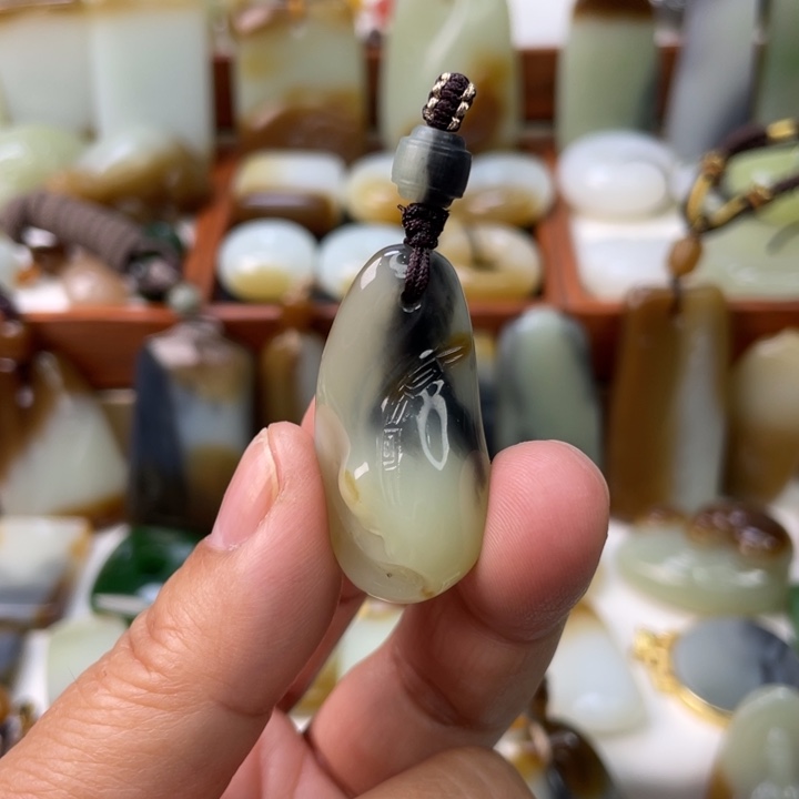 和田玉未镶嵌颈饰