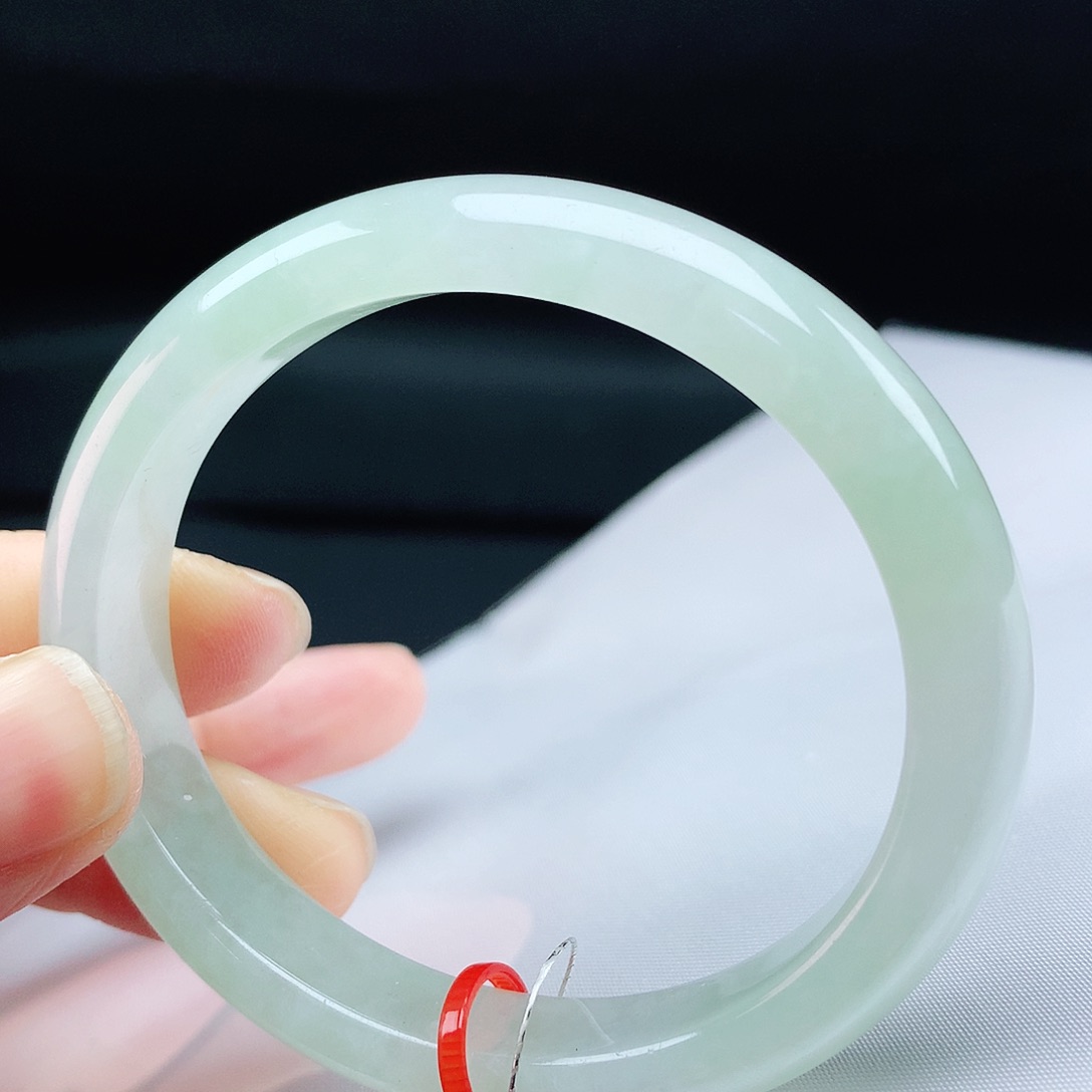 翡翠手镯未镶嵌54贵