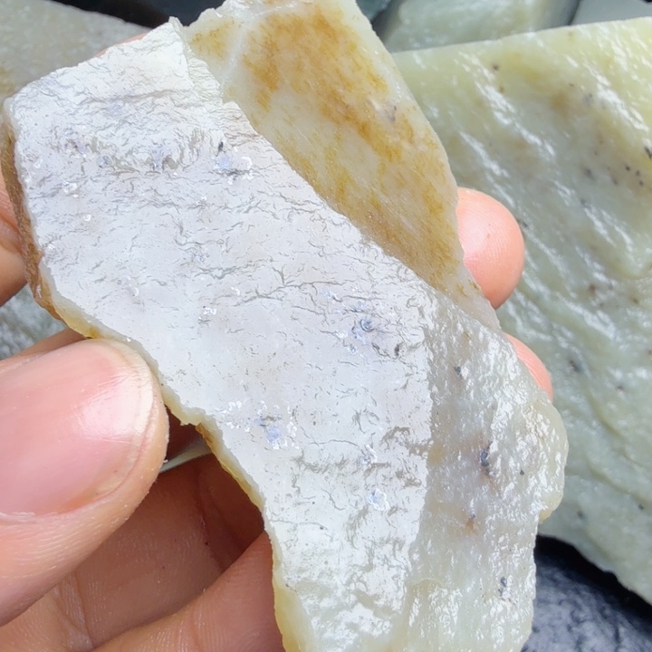 和田玉（糖玉）未镶嵌珠宝奇石