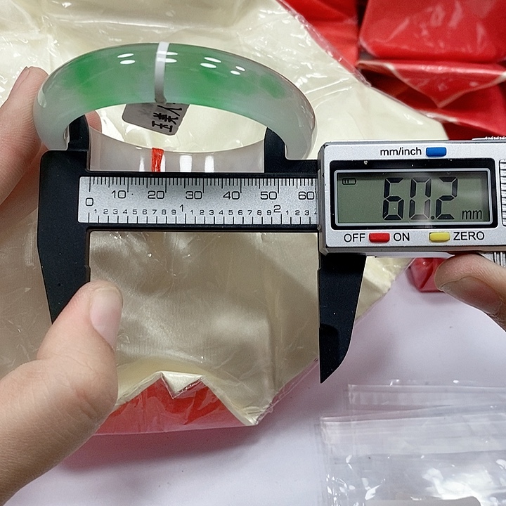 翡翠手镯未镶嵌86             