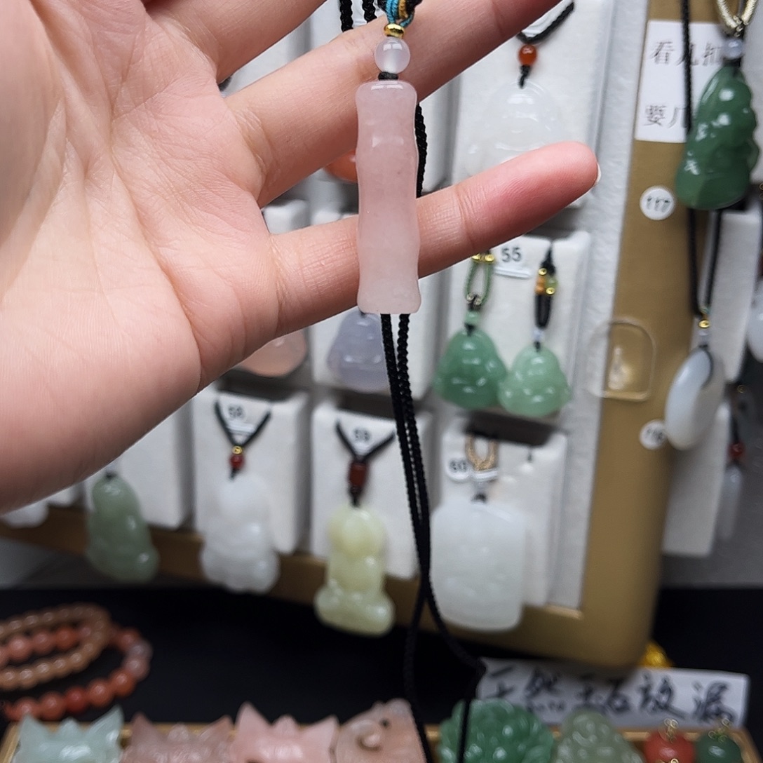 石英质玉未镶嵌颈饰