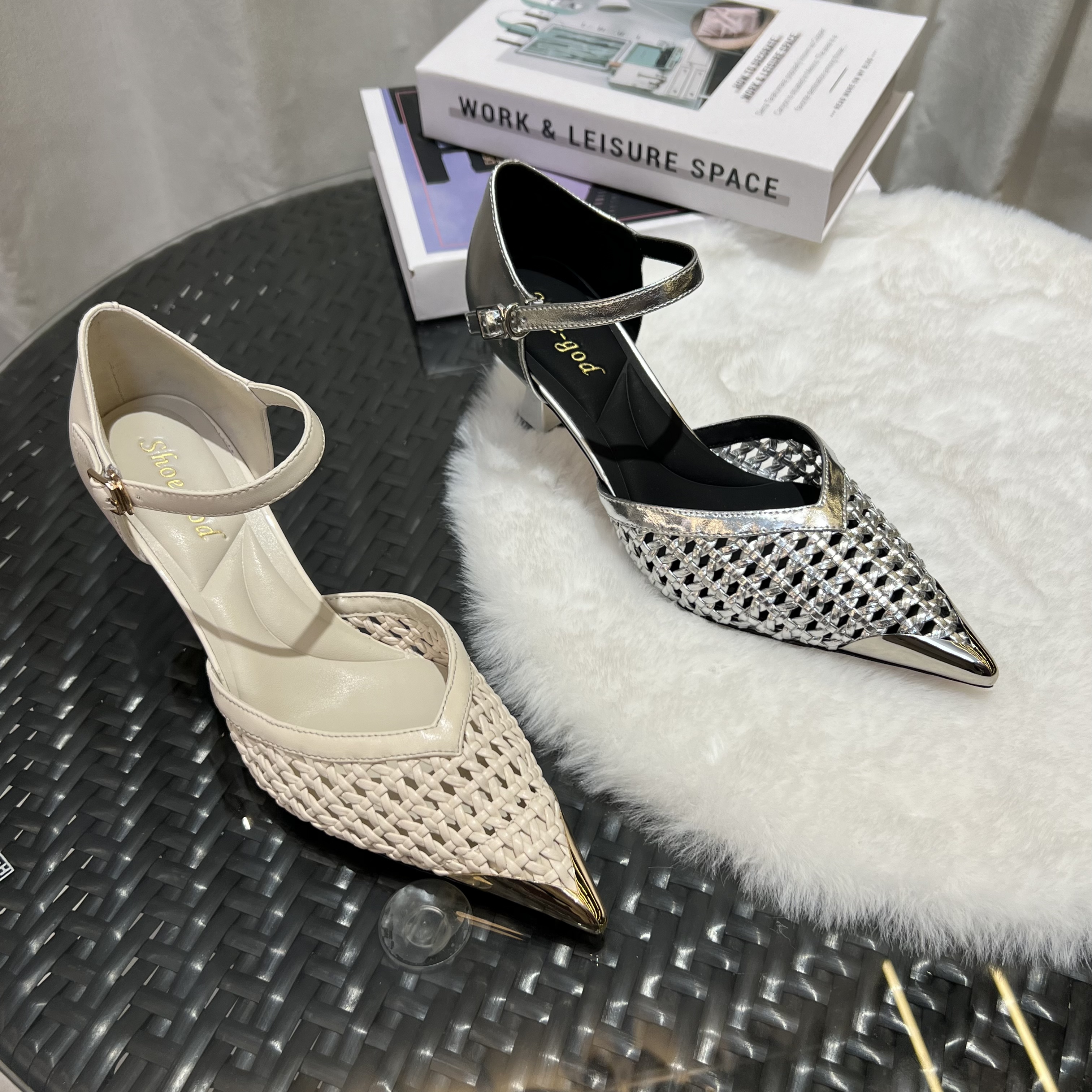 2025牛皮时尚新款洞洞凉鞋一字带sgl191