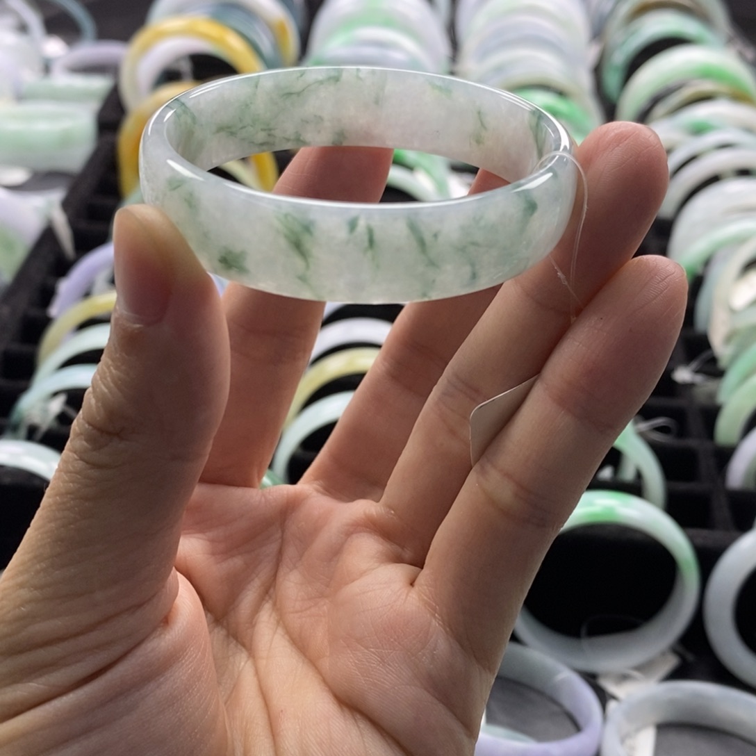 翡翠手镯未镶嵌手镯
