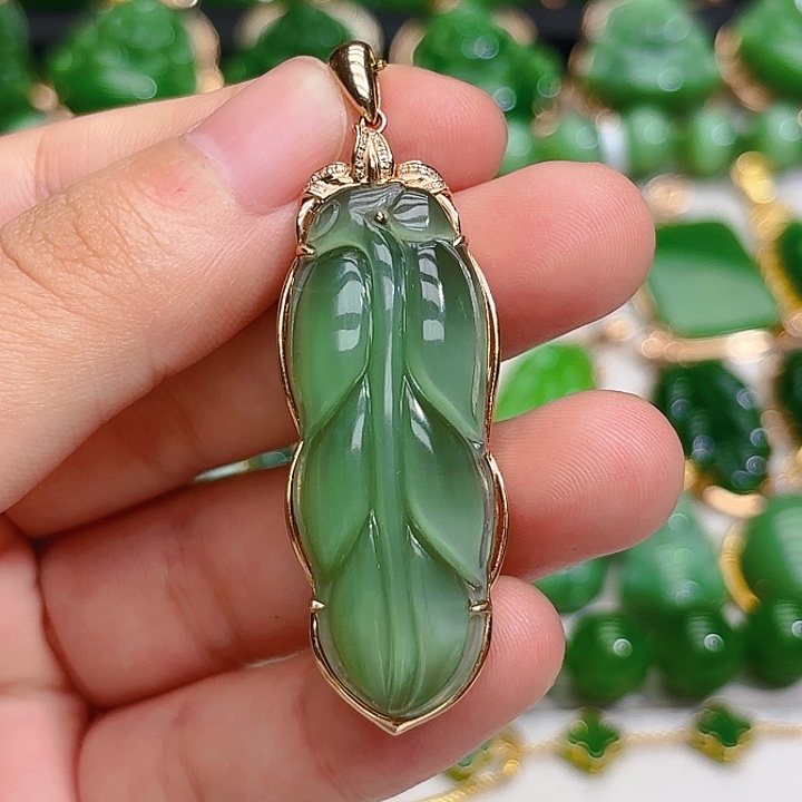和田玉（碧玉）颈饰18K金镶嵌