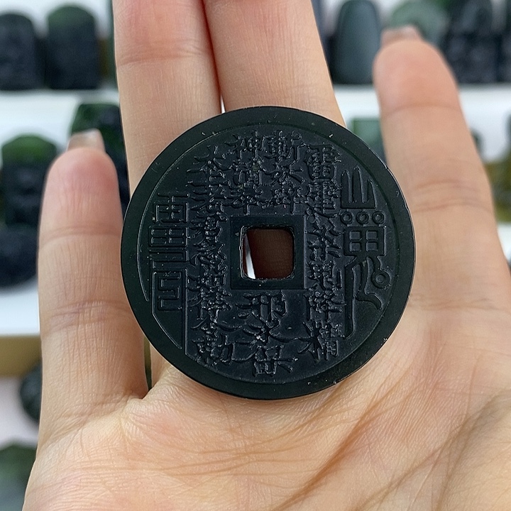 蛇纹石玉未镶嵌山鬼花钱