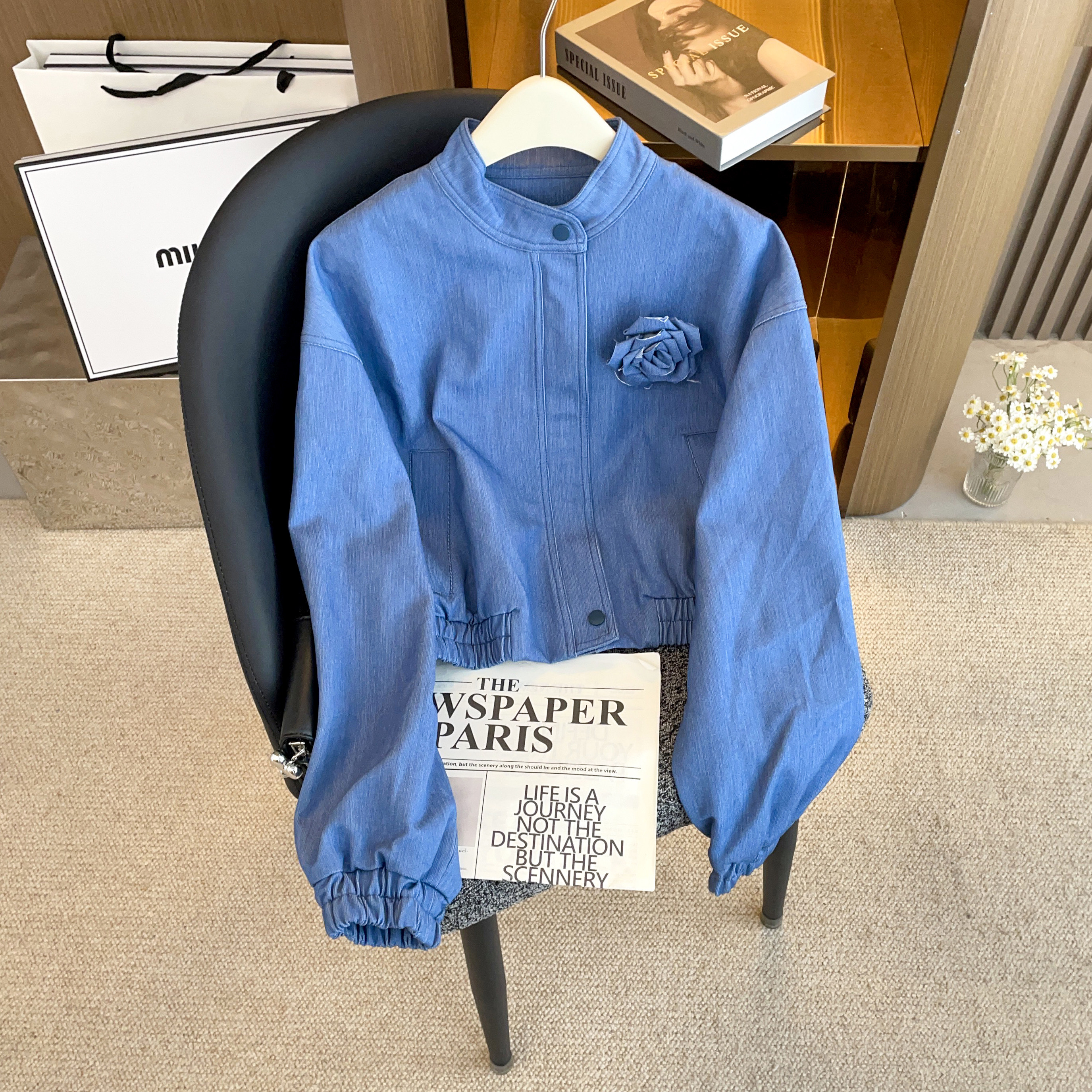 2025新款小香风立体花朵宽松设计感牛仔夹克气质女士上衣MAU2127