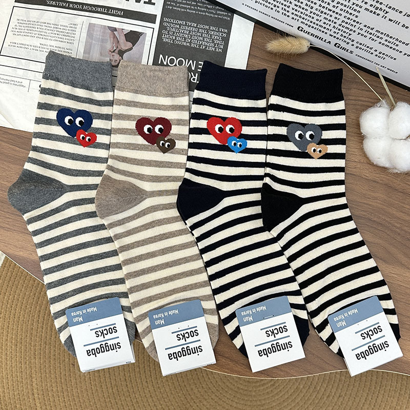 韩国东大门爆款学院风条纹批发男棉袜爱心卡通中筒