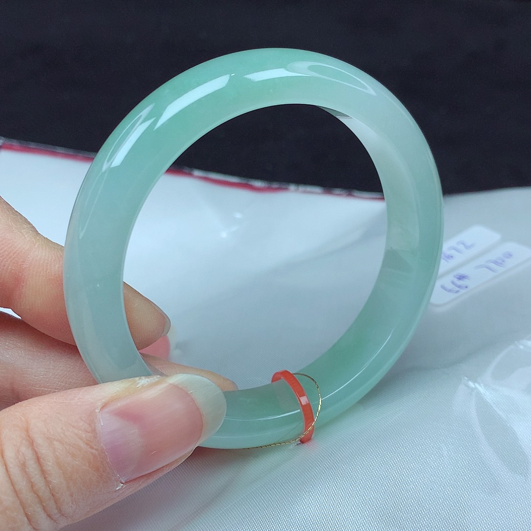 翡翠手镯未镶嵌张**姐56圈+672