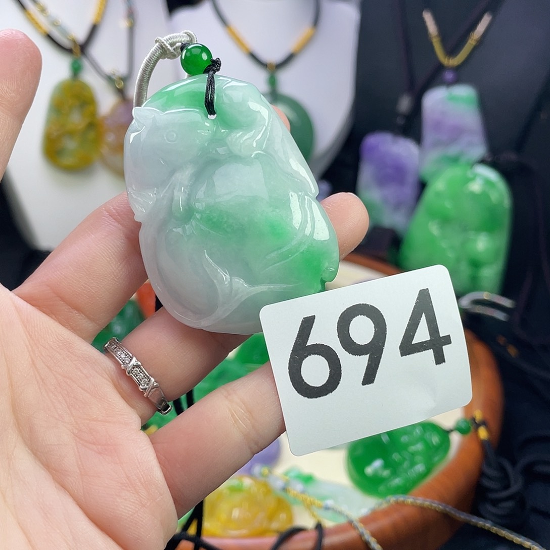 翡翠未镶嵌吊坠(赠链)