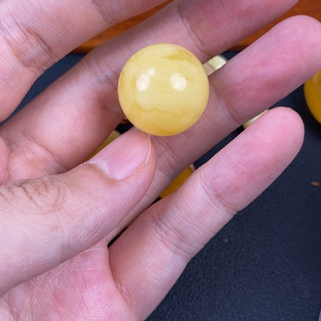 琥珀未镶嵌裸石44