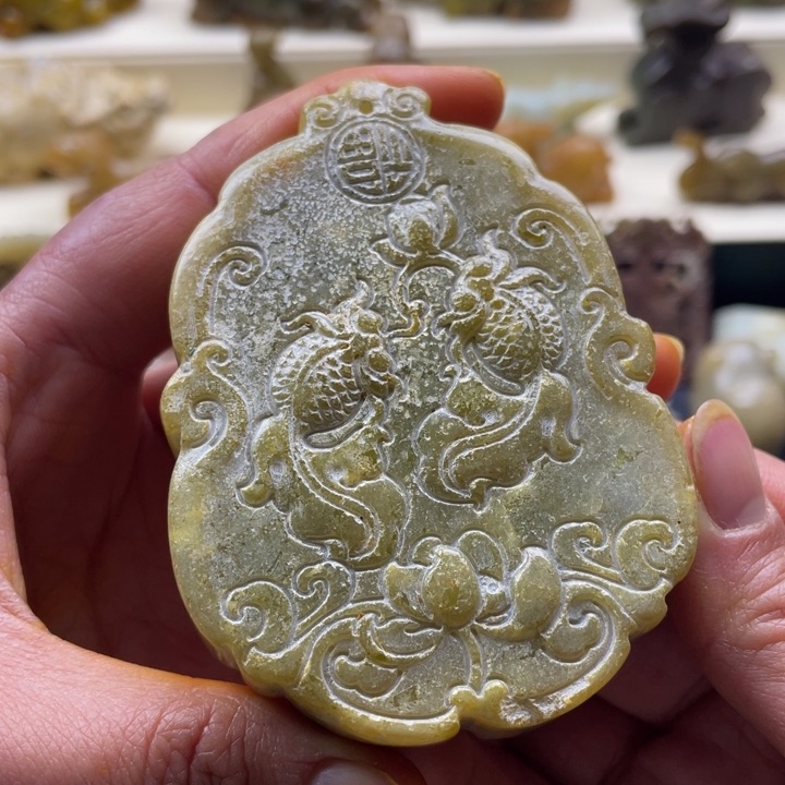 蛇纹石玉颈饰未镶嵌