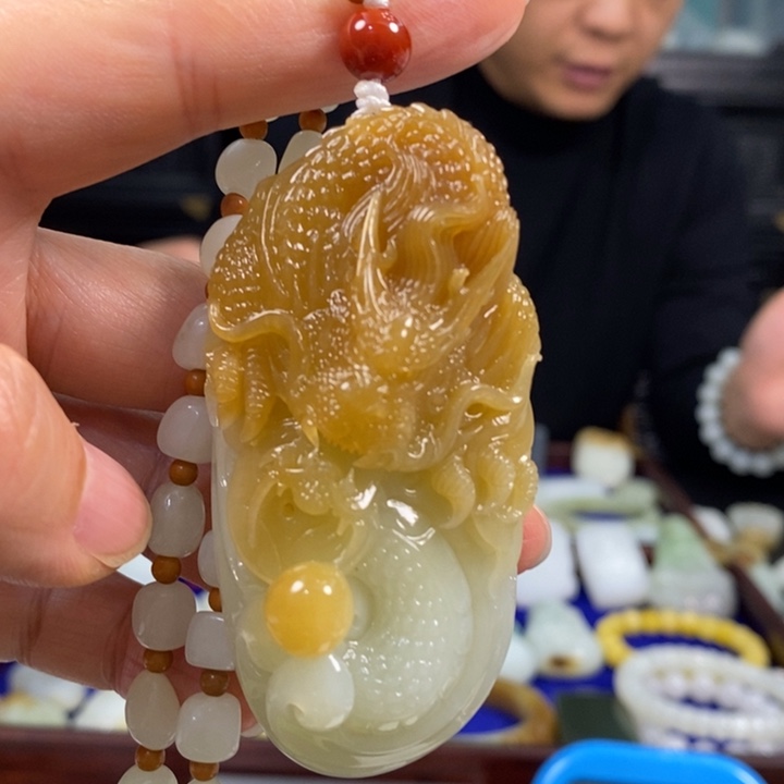 秋***雨和田玉未镶嵌颈饰