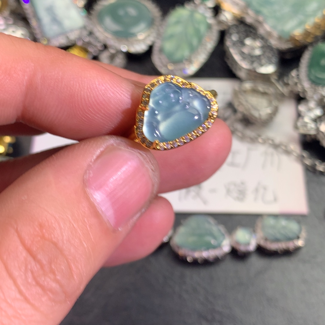 翡翠颈饰未镶嵌佛公戒指