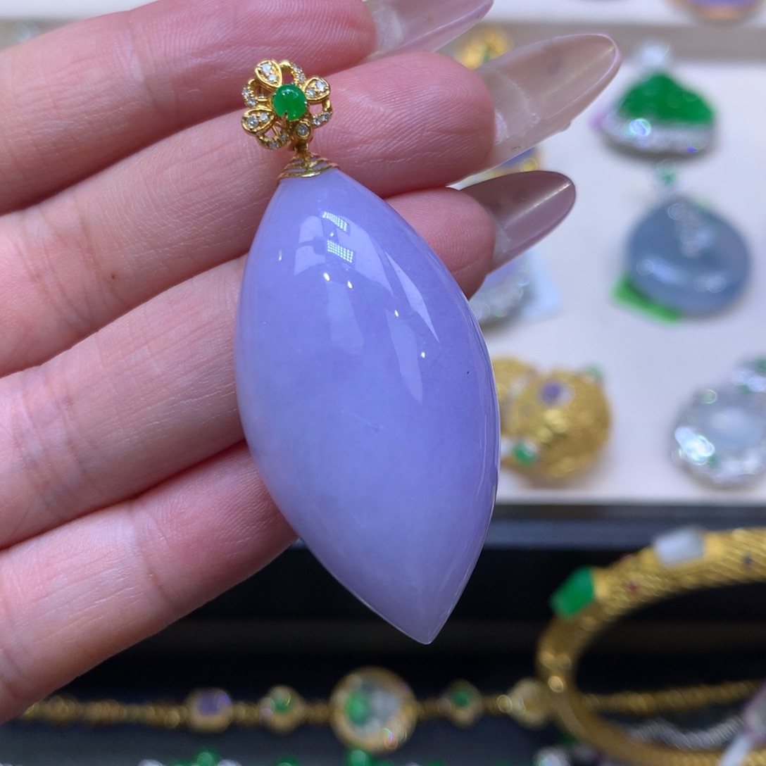 翡翠18K金镶嵌颈饰