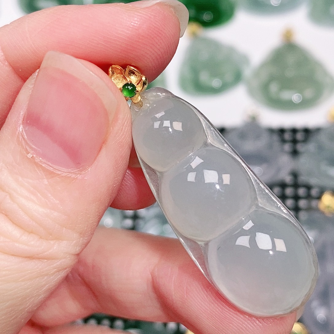 翡翠18K金镶嵌颈饰