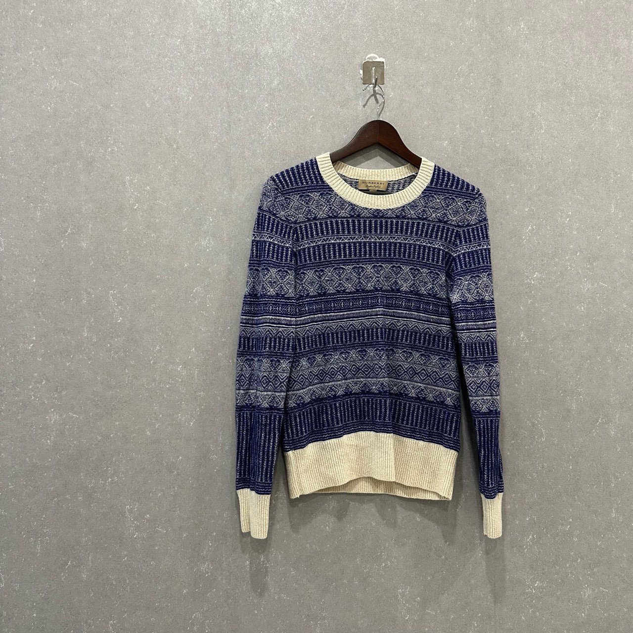 99新 BURBERRY/博柏利 纯色直筒针织圆领合身长袖毛 M码/003554