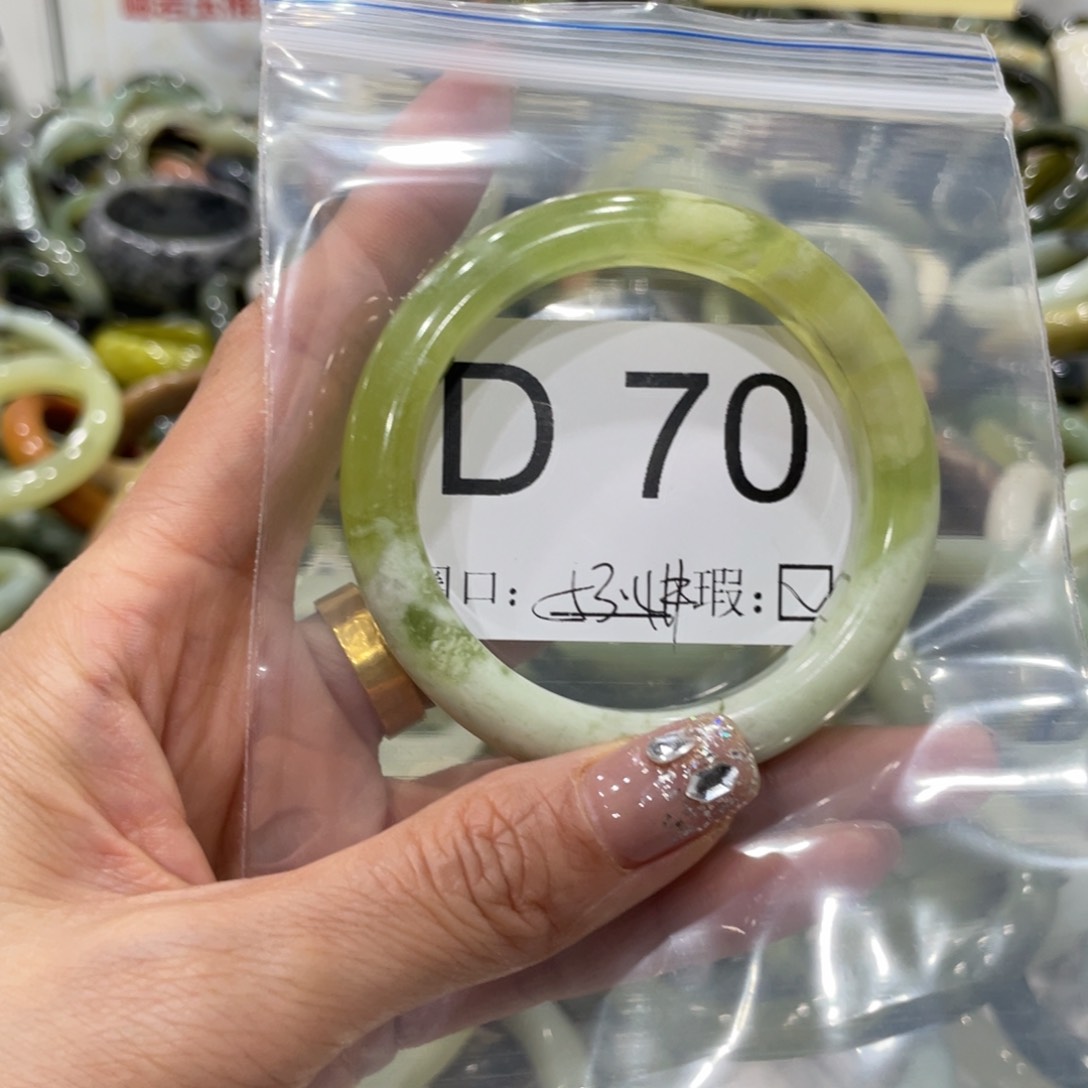 蛇纹石玉手镯未镶嵌
