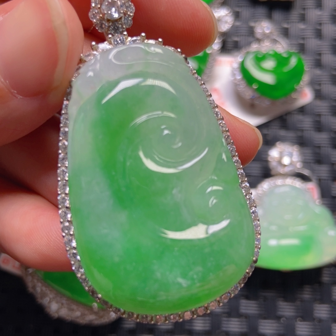 翡翠银S925镶嵌颈饰如意吊坠