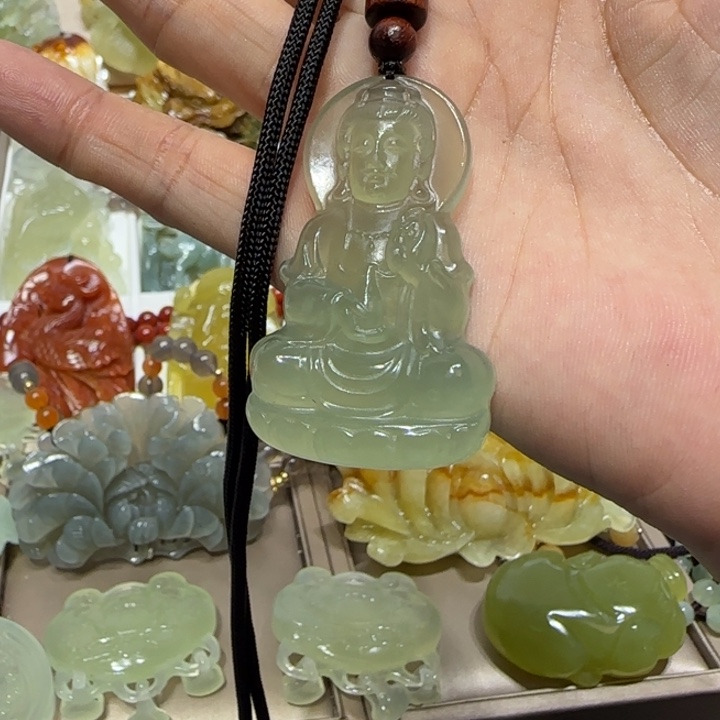 蛇纹石玉吊坠未镶嵌