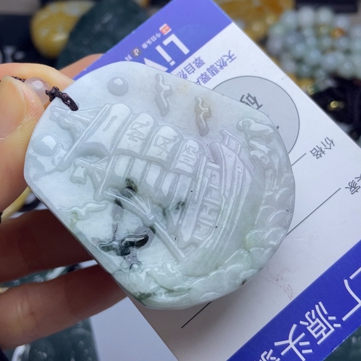 翡翠颈饰未镶嵌翡翠