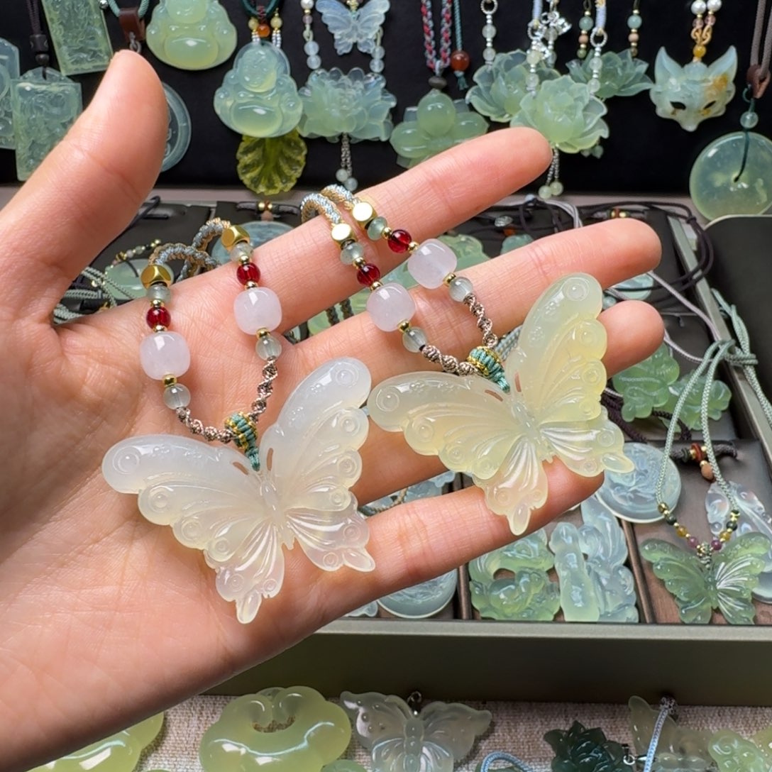 蛇纹石玉颈饰未镶嵌一个