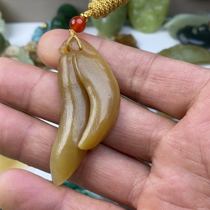 吉****和田玉未镶嵌颈饰