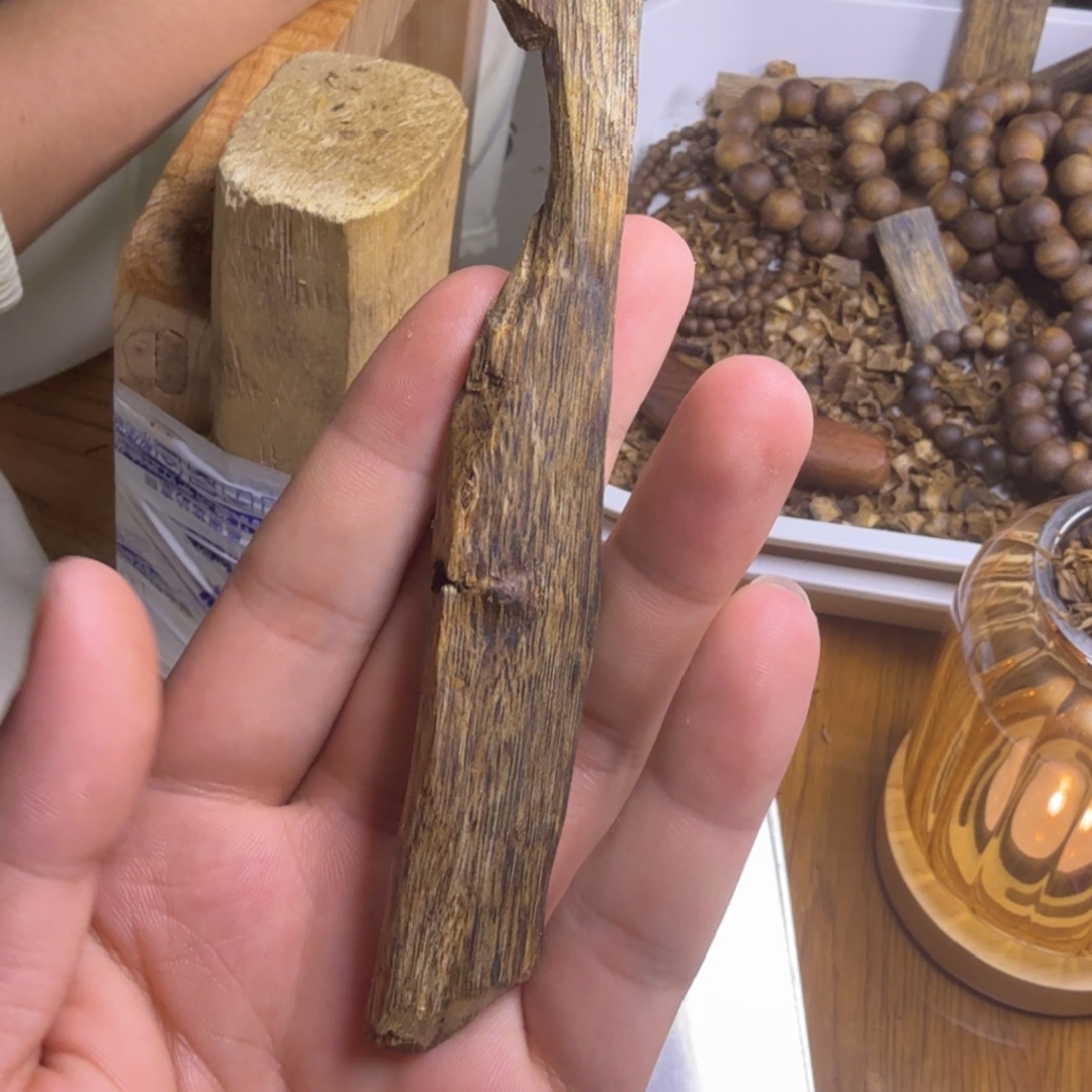 沉香碎屑沉香蓝宝石9克