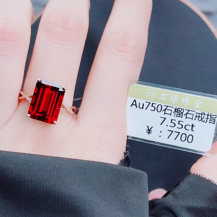 戒指18K金镶嵌石榴石
