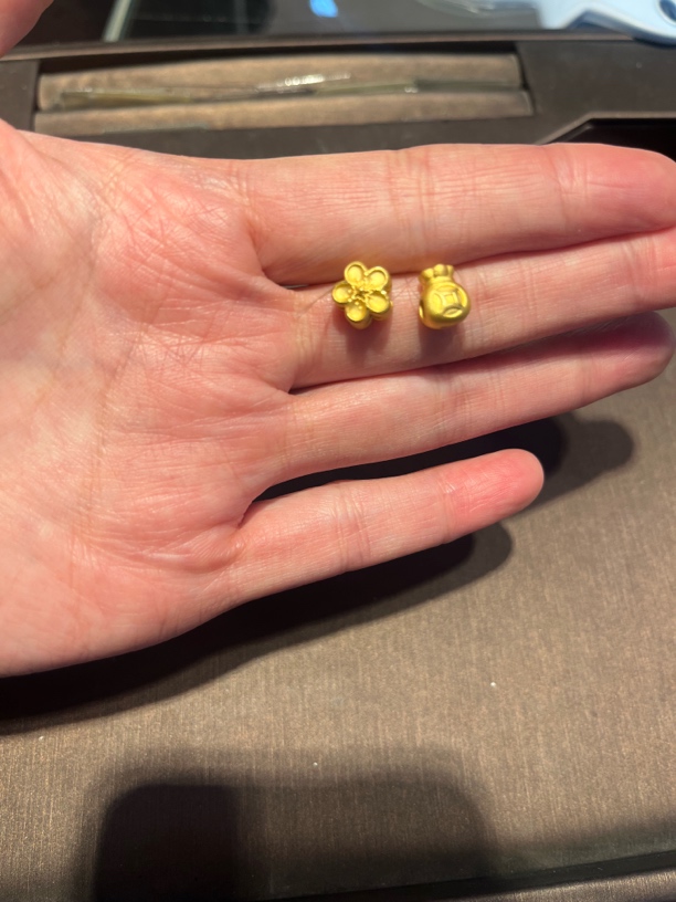 六桂福足金精美吊坠