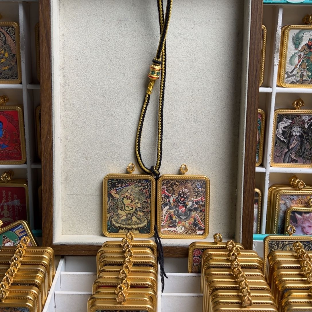 小***⁰吊坠双面定制不动六臂大黑天