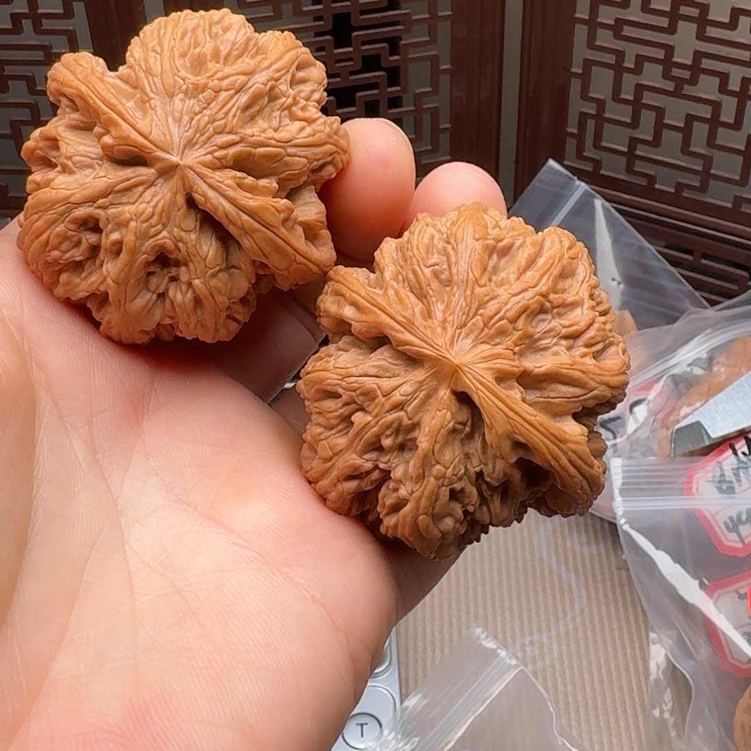 熊***熊文玩核桃把件大粗筋